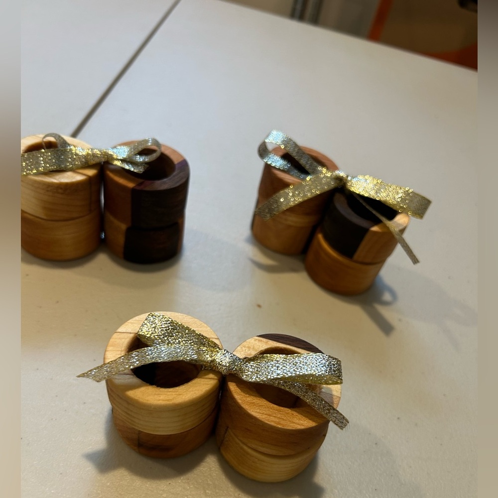 NWOT Handmade Set of 12 Wooden Napkin Rings with Gold Ribbon
